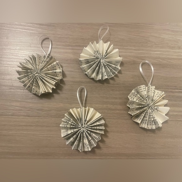 Mini Hymnal Ornament Set of 4 - Picture 3 of 8